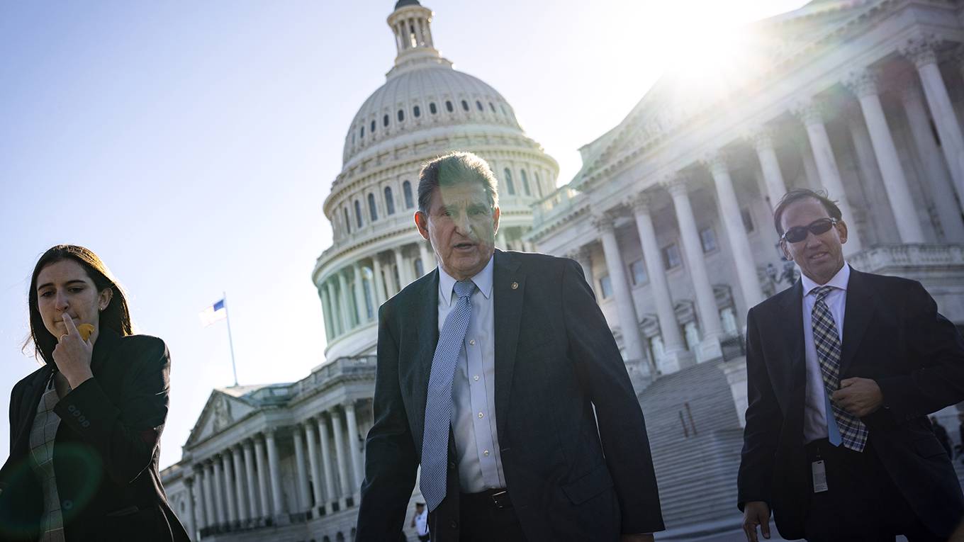 haldar11_Drew AngererGetty Images_joemanchin