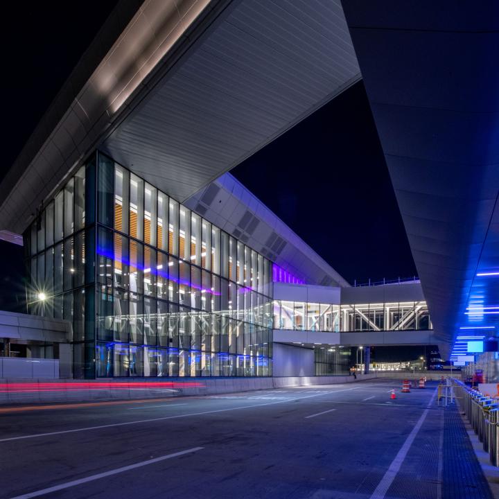 LaGuardia Airport (LGA)